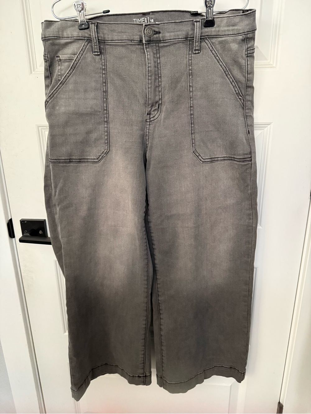 Time and Tru Women’s Relaxed Wide-Leg Jeans - Gray
